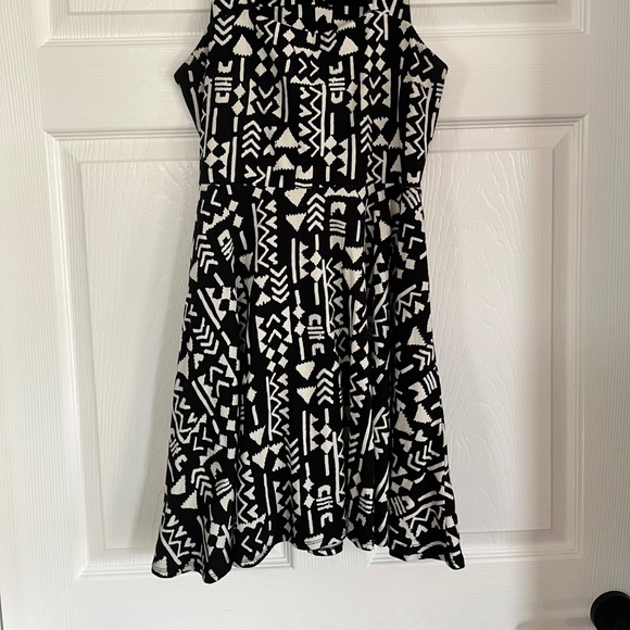 Geometric Print Cutout Party Dress With Front Chest Cutout - Picture 3 of 3